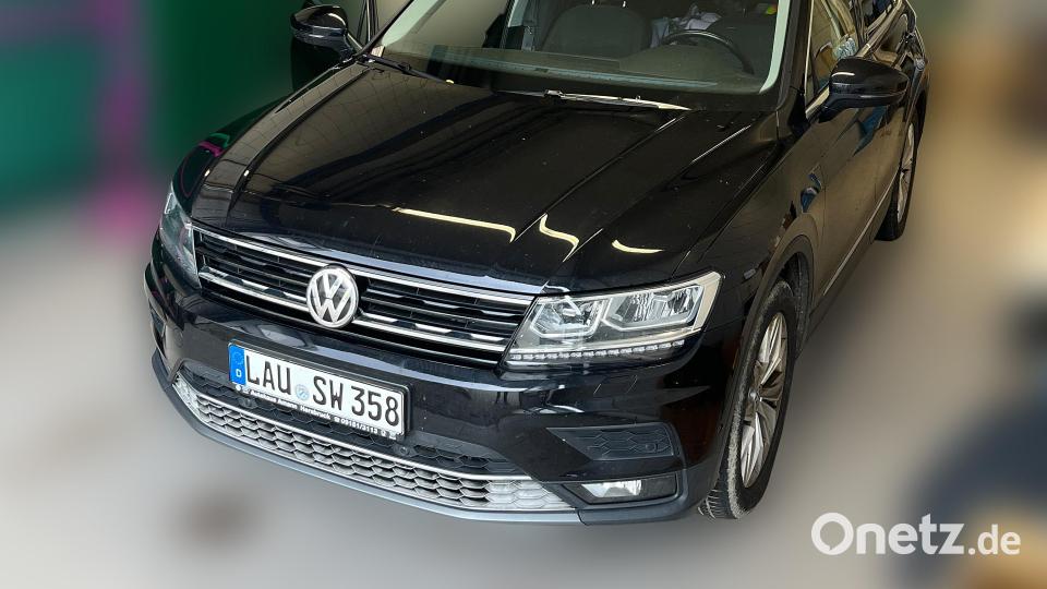 Das Fahrzeug des Tatverdächtigen: Ein VW Tiguan, schwarz, Kennzeichen: LAU-SW 358. Bild: Polizeipräsidium Mittelfranken