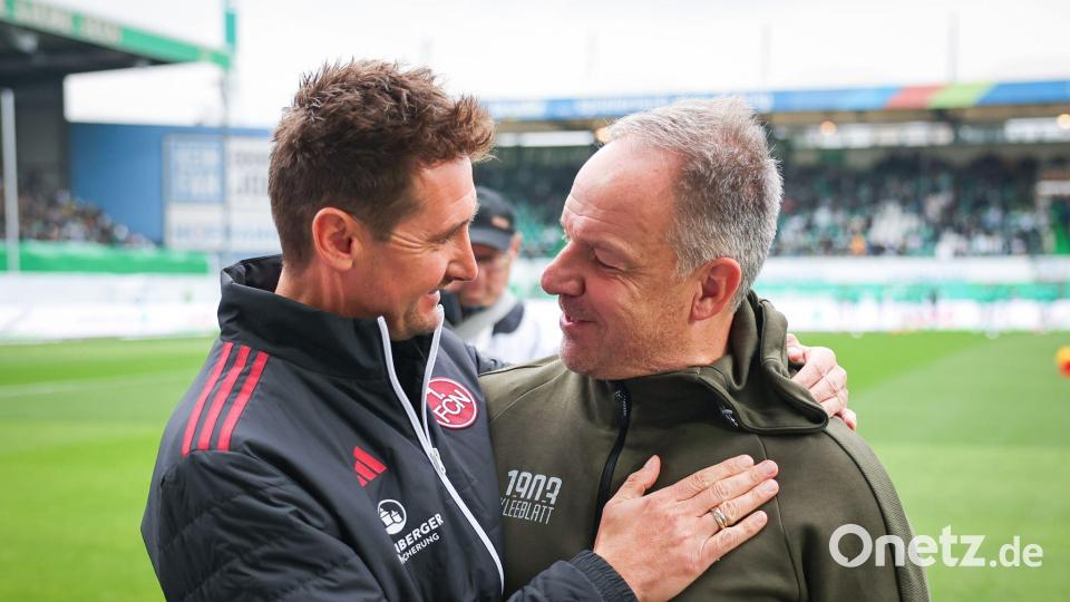 Kloses Nürnberger gewannen 4:0 gegen das Team von Zorniger. Bild: Daniel Karmann/dpa