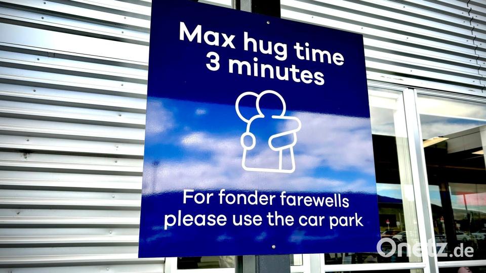 Das Schild hat weltweit Schlagzeilen gemacht - sehr zur Freude der Macher. Bild: Sarah Soper/Dunedin Airport/AP/dpa