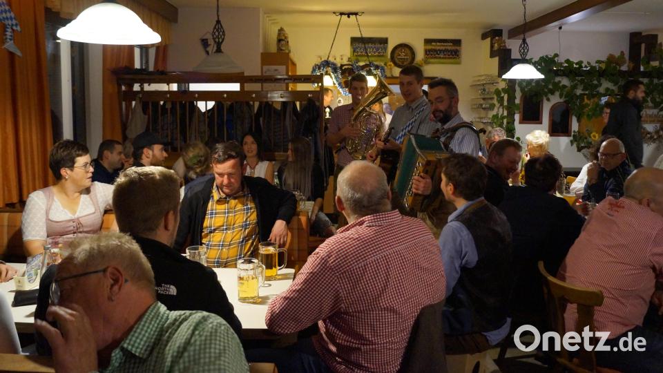 Die Winterleitn Muse spielt bei der 15. Gleiritscher Kirwa zünftig auf. Bild: sgs