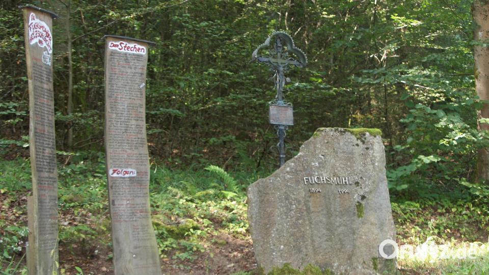 In der Waldabteilung "Schrammlohe", in der dortigen Waldflur "In der Reuth", steht ein Mahnmal, das an die Ereignisse vor 130 Jahren erinnert. Bild: wro