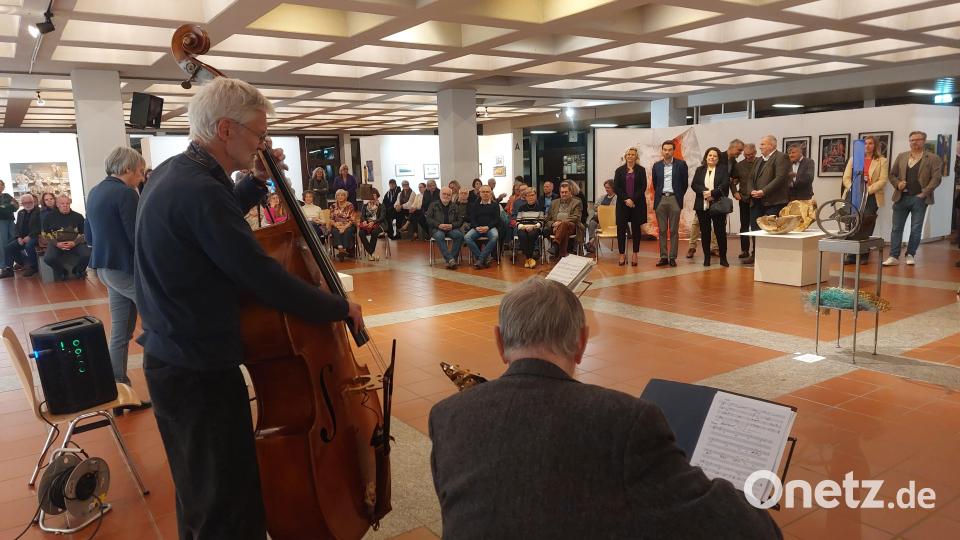 Musikalisch umrahmt wurde die Eröffnungsfeier vom &quot;Art of Duo&quot; mit Wilfried Lichtenberg und Alfred Hertrich. Bild: Kunz