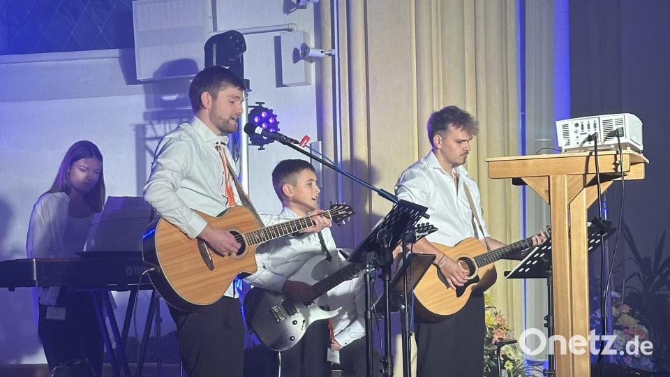 Die Band &quot;Impeesa&quot; spielte moderne Lieder. Bild: ero