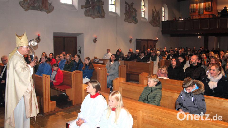 Bischof Rudolf Voderholzer war zum ersten ersten Pastoralbesuch in die Pfarrei Herz Jesu in Immenreuth gekommen. Bild: stg