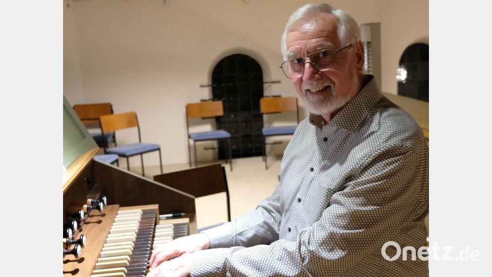 Er gehört seit 1975 zum festen &quot;Inventar&quot; der evangelischen Kirchengemeinde: Erwin Oppelt an der Orgel, die er auch beim Konzert erklingen lässt. Bild: mab