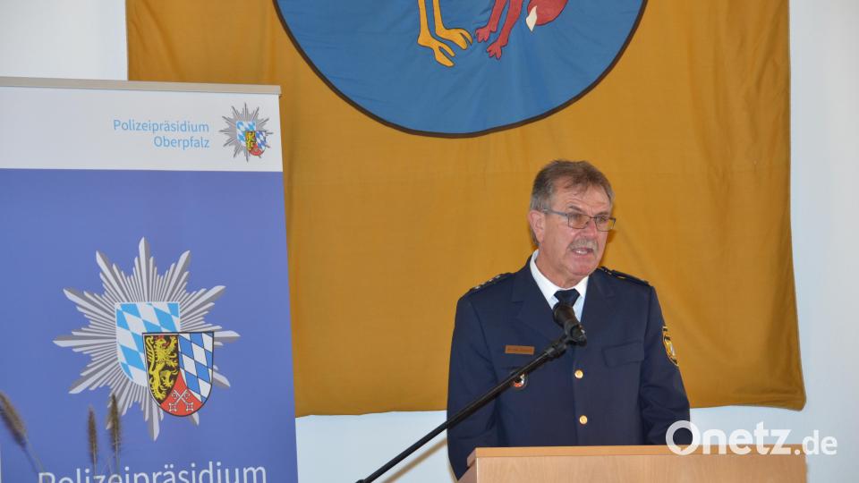 Erster Polizeihauptkommissar Martin Zehent fand auch deutliche Worte zum Abschied. Bild: dob