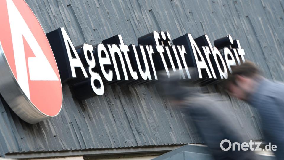 Die Zahl der Arbeitslosen im Agenturbezirk Weiden ist im Oktober 2024 gesunken, gegenüber dem Vorjahresmonat liegt sie aber deutlich höher. Bild: Arne Dedert