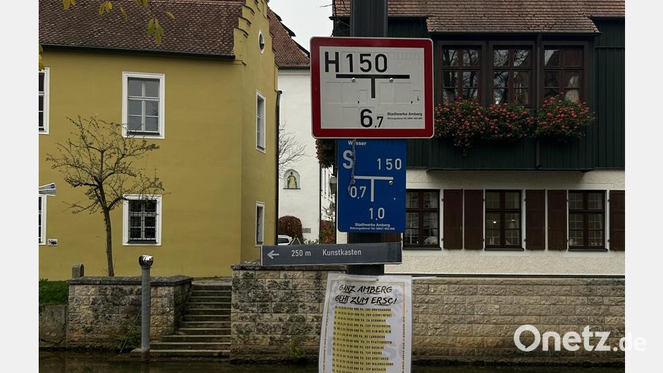 &quot;Probehalber&quot; hat die IG Menschengerechte Stadt das kleine Hinweisschild an einen Windradpfosten an der Schiffgasse gebaut. Im allgemeinen Schilderwald dort ist es fast nicht zu sehen. Bild: Stefan Reuther