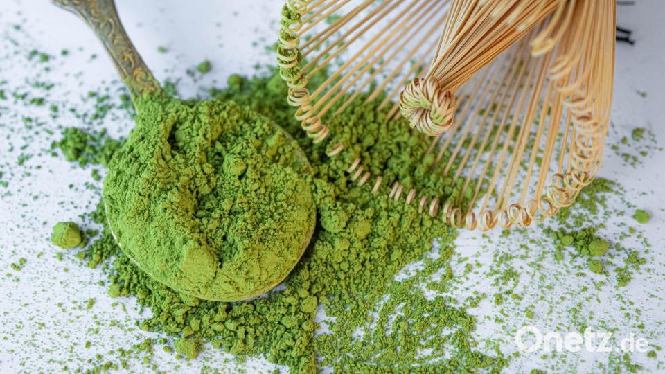 Matcha ist ein zu Pulver vermahlener Grüntee und kommt aus Japan. Bild: Sina Schuldt/dpa