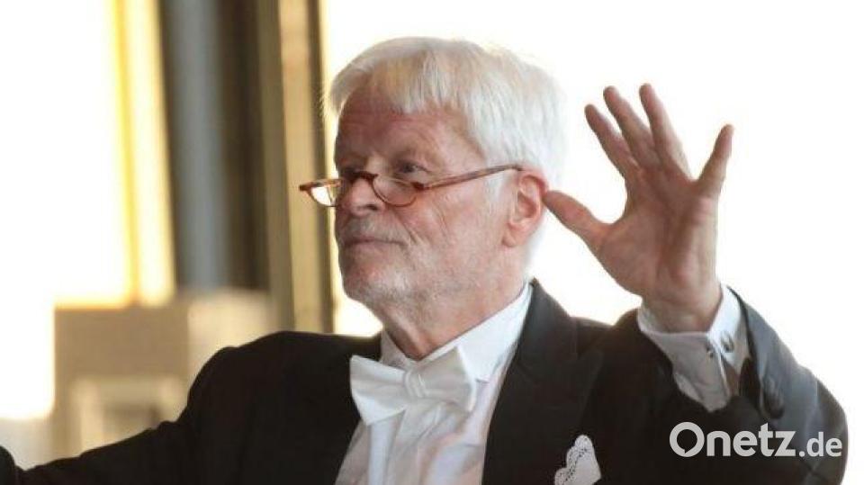 Musiker Klaus Linkel bereicherte die Flugplatzfeste mit seinem Dirigat. Der gebürtige Erbendorfer ist nun im Alter von 77 Jahren gestorben. Archivbild: njn
