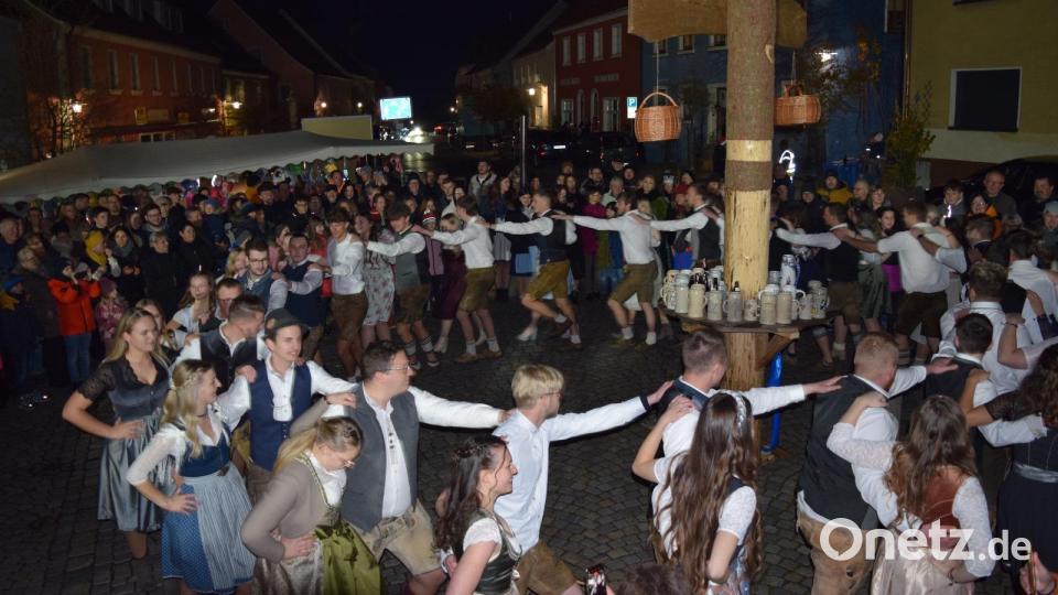 Austanzen im Dunklen –, für die Luher ganz normal. Kommendes Wochenende wir gefeiert. Archivbild: Enrico März/exb