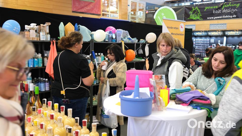 Bei der Verbrauchermesse in Schwarzenfeld herrscht großer Besucherandrang. Bild: Hirsch