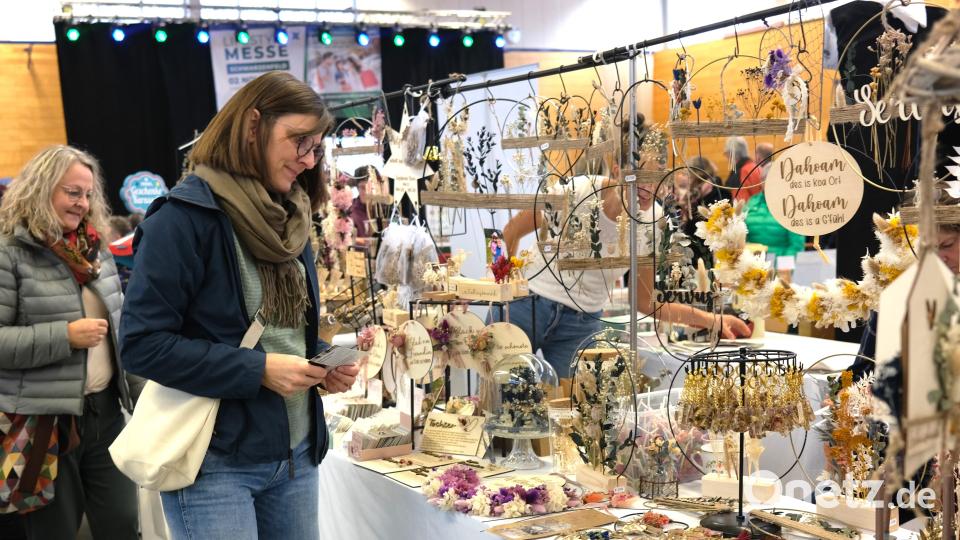 Die Aussteller beweisen beim Aufbau ihrer Stände viel Liebe zum Detail. Bild: Hirsch