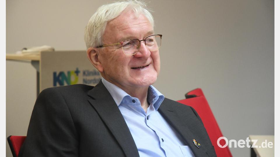 Der ehemalige Chefarzt der Kliniken Nordoberpfalz, Professor Dr. Karl-Heinz Dietl, erzählt im Gespräch mit Oberpfalz-Medien von seinen Plänen im Ruhestand. Bild: Gabi Schönberger