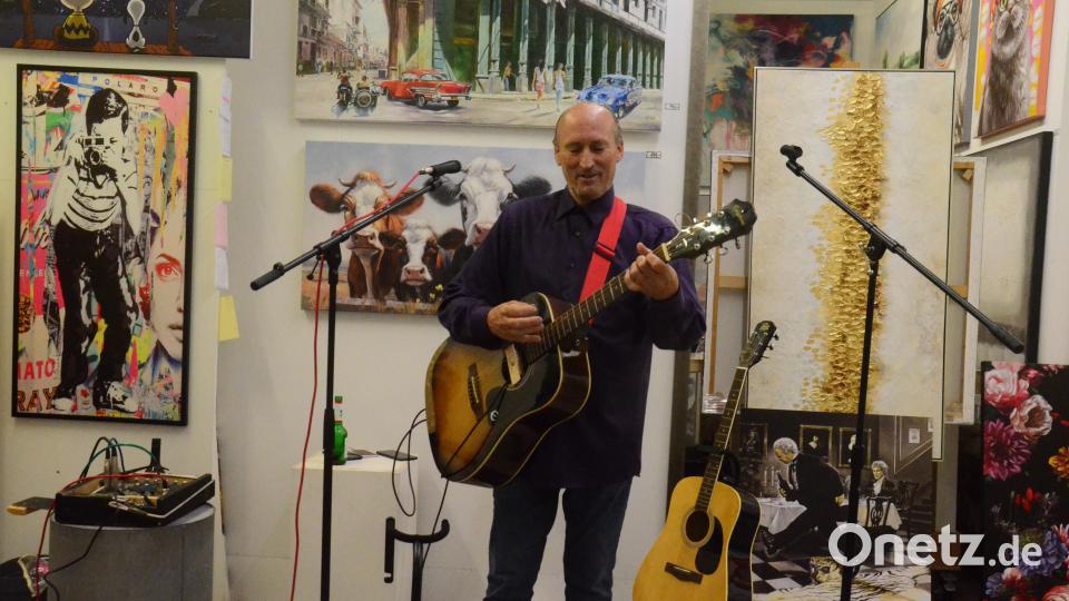 Live-Musik in der Galerie Recknagel. Bild: Kunz