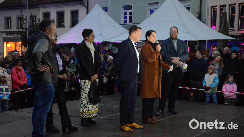 Eröffnung mit Andrea Schild-Janker und Oberbürgermeister Jens Meyer. Bild: Kunz