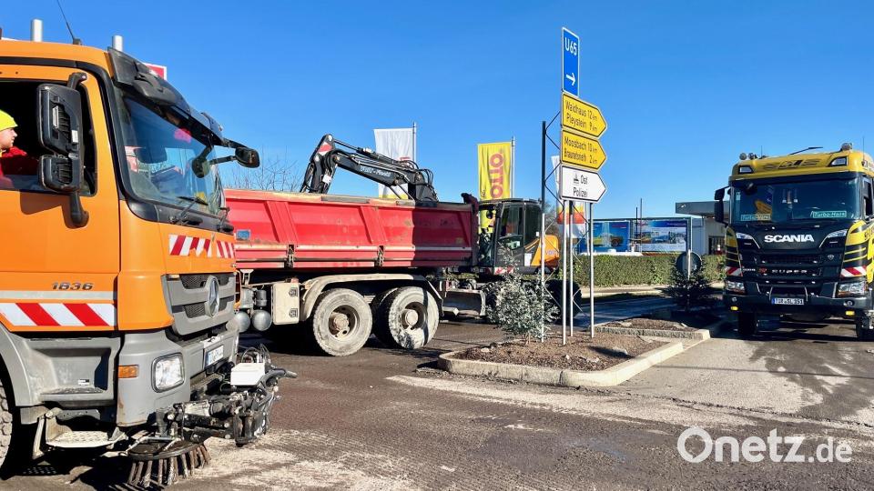 Die Verbindung von der A 6 und der Stadtmitte bleibt für Fahrzeuge unter 2,30 Metern Breite erhalten, die anderen Anschlussäste sind voll gesperrt. Bild: Gabi Schönberger