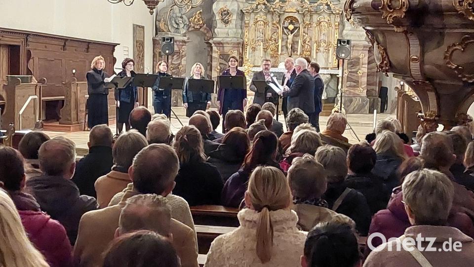 Das Vokalensemble &quot;ChorDiSono&quot; sang in der Michaelskirche. Bild: Kunz