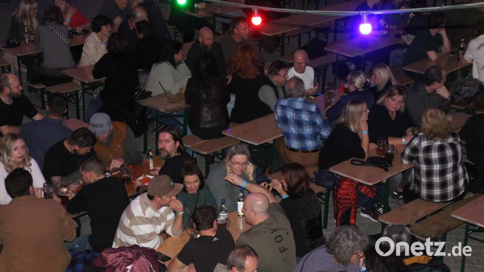 Die &quot;Rock-Arena&quot; war gut gefüllt, hätte aber noch einige Besucher mehr vertragen. Dennoch, die Verantwortlichen waren zufrieden. Bild: kro