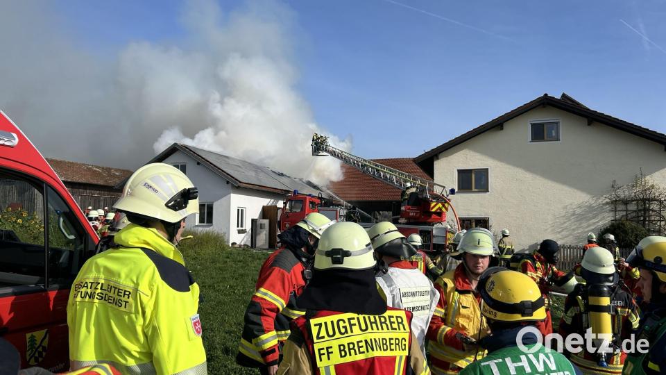 Am Sonntag brannte eine Scheune in Postfelden bei Rettenbach im Landkreis Cham. Bild: Kreisbrandinspektion Cham