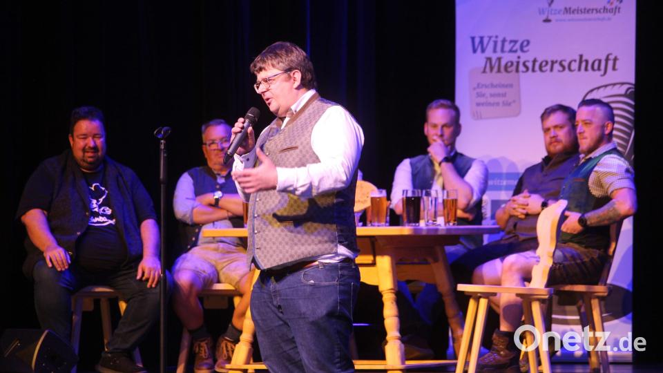 Der Gewinner: Daniel Götz aus Ittelhofen (am Mikrofon). Bild: Dagmar Williamson
