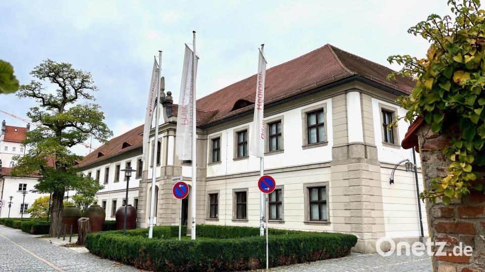 Seit 34 Jahren gibt es das Keramik-Museum in Weiden mit sehenswerten Sammlungen. Die Besucherzahlen könnten besser sein. Ein neues Marketingkonzept, Umbaumaßnahmen und frische Ideen sollen das ändern. Bild: Gabi Schönberger