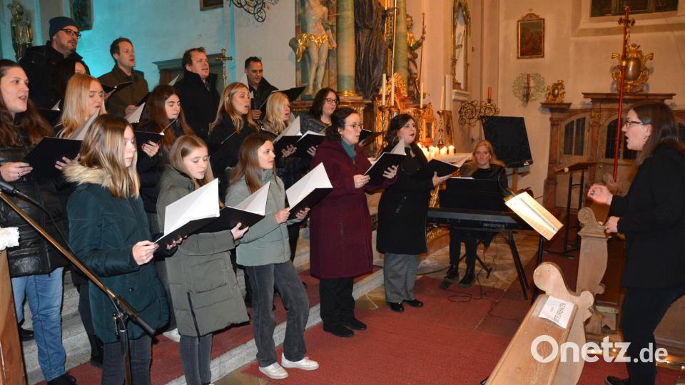 Ein wunderbares Konzert gab der Leonberger Chor „Grazie A Dio“ in der Pfarrkirche, unter der Leitung von Michaela Burger. Bild: jr