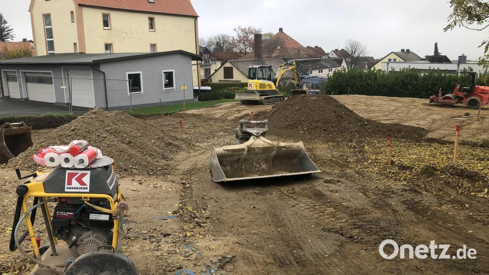 Das Grundstück an der Steinwaldstraße ist seit geraumer Zeit Eigentum der Marktgemeinde Fuchsmühl, die aus dem bislang brachliegenden Areal einen Verweilort schaffen will. Bild: wro