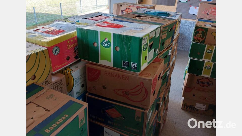 Das Kleiderstüberl packte rund 130 Kartons zur Abholung für die Oase. Diese bringt die Kleidung zu Bedürftigen nach Osteuropa. Bild: wrm