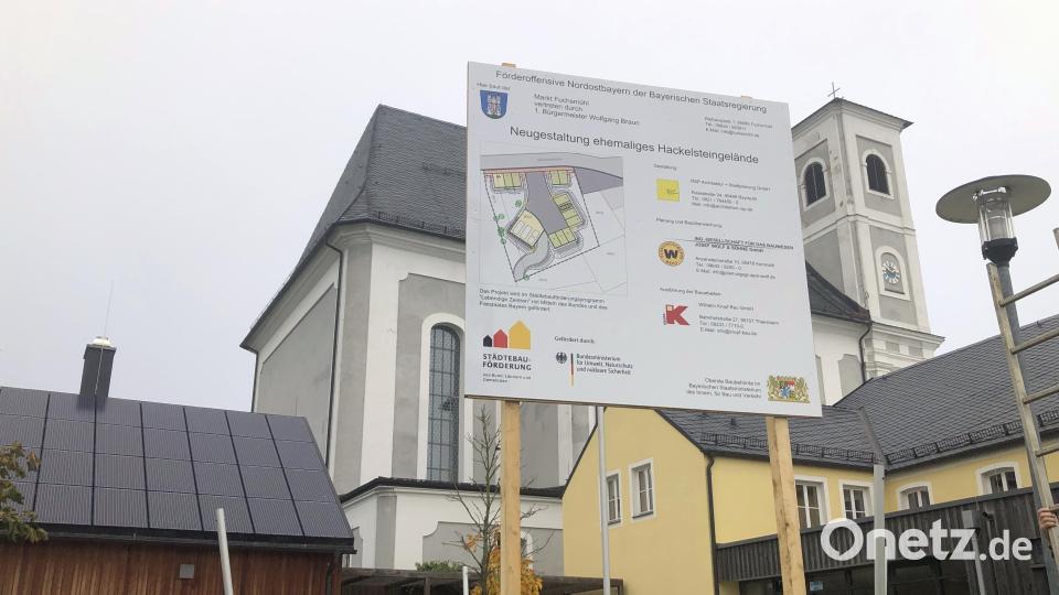 Auf der Bautafel können die wichtigsten Details der von staatlicher Seite geförderten Maßnahme abgelesen werden. Bild: wro
