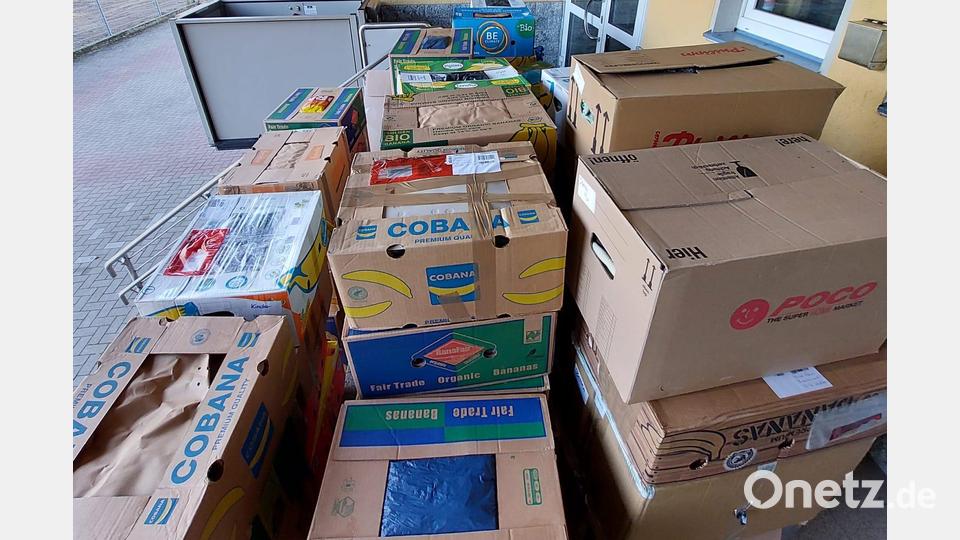 Das Kleiderstüberl packte rund 130 Kartons zur Abholung für die Oase. Diese bringt die Kleidung zu Bedürftigen nach Osteuropa. Bild: wrm