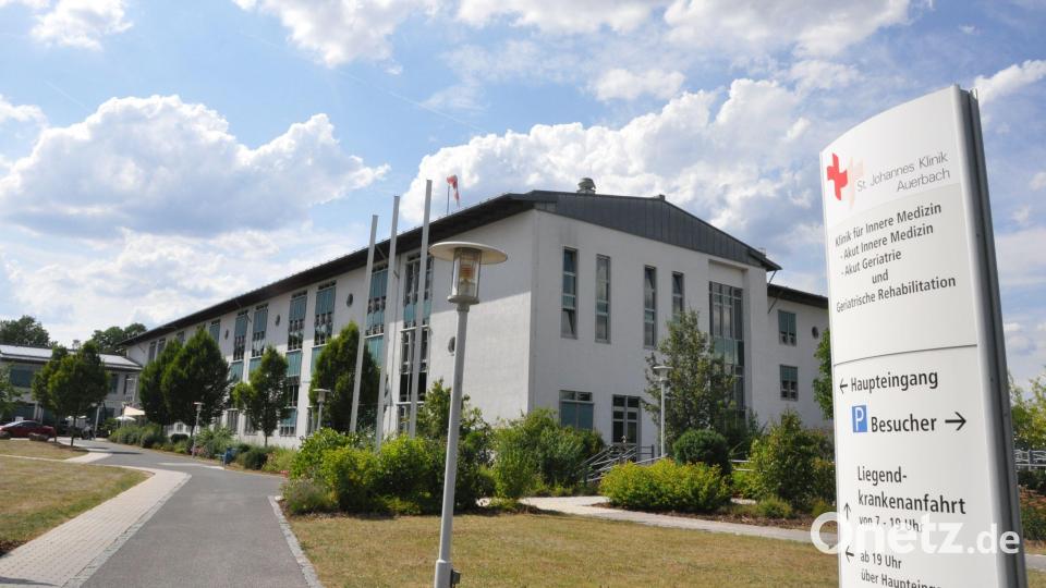 Bei einem Besuch in der St.-Johannes-Klinik in Auerbachverwies die SPD-Kreistagsfraktion auf die hohe Bedeutung der Krankenhäuser für die Region. Archivbild: swt