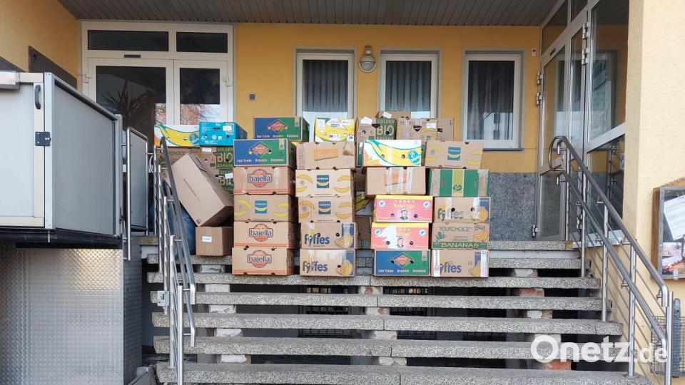 Das Kleiderstüberl packte rund 130 Kartons zur Abholung für die Oase. Diese bringt die Kleidung zu Bedürftigen nach Osteuropa. Bild: wrm
