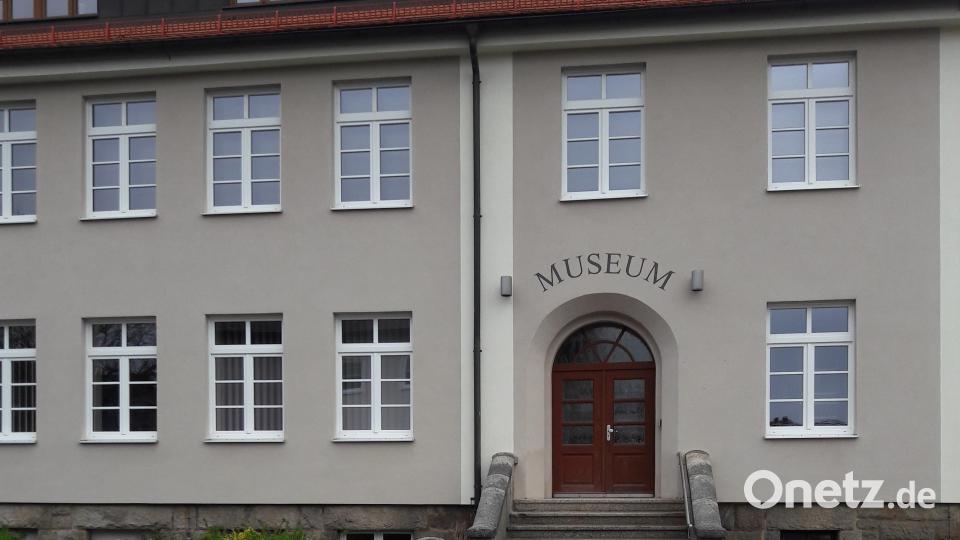 Eine 500-Euro-Spende gab es für das Museum in Plößberg. Bild: ubb