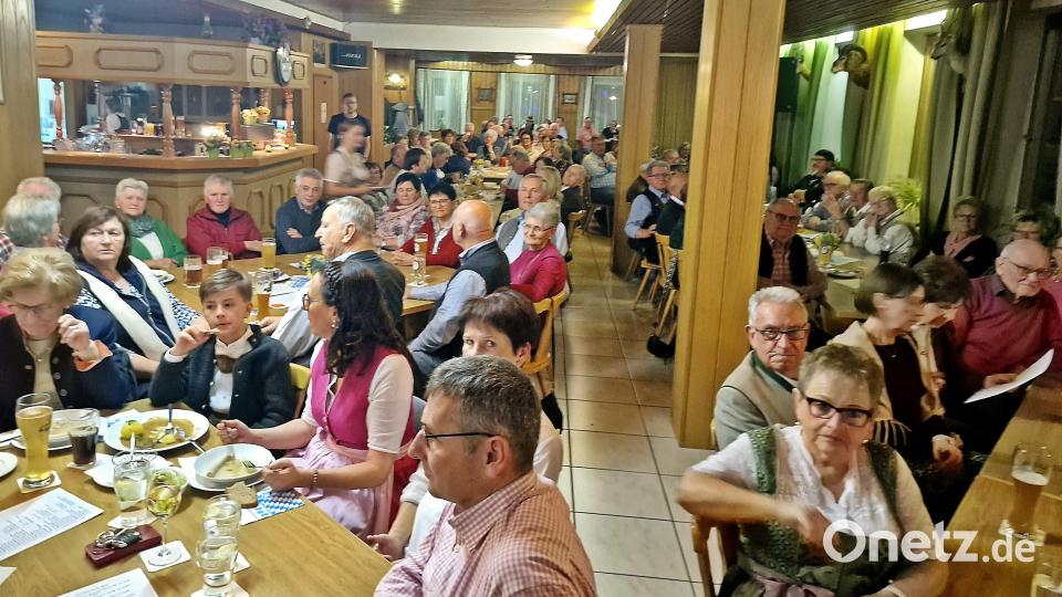 Die Tradition lebt: Voller Saal im &quot;Weißen Rößl&quot; zur Dotschkirwa. Bild: R. Kreuzer