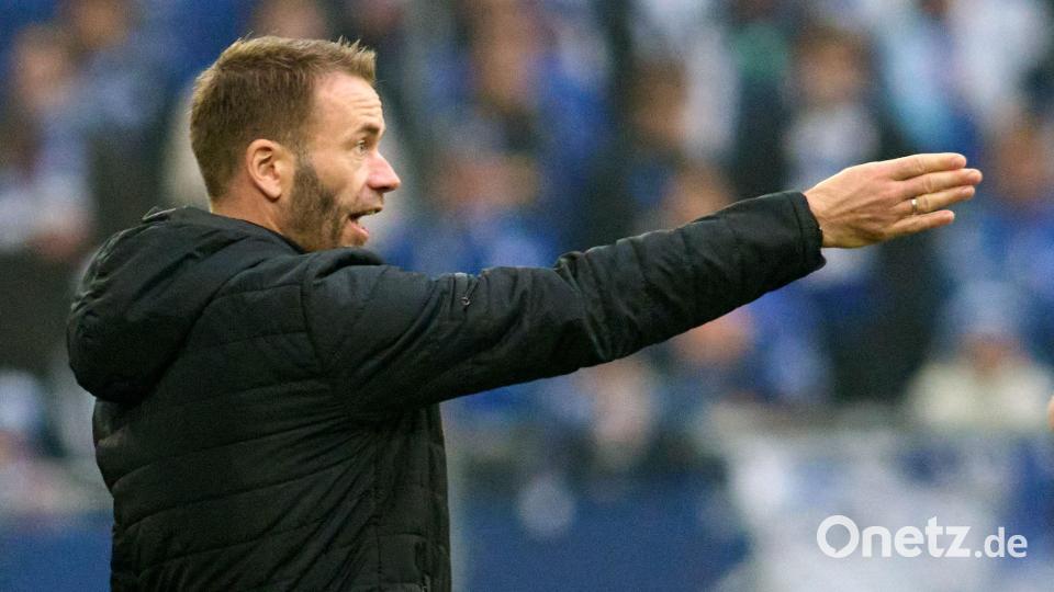 Andreas Patz bei seiner ersten Niederlage als Jahn-Coach. Bild: Bernd Thissen/dpa