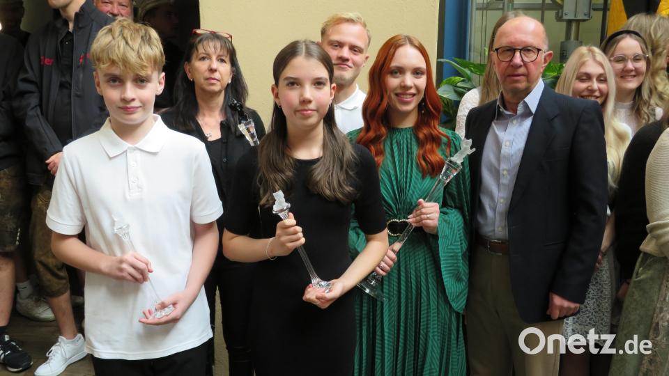 Für die beiden Prinzenpaare gibt es das Glaszepter mit dem schwarzen Kater. Bild: adj