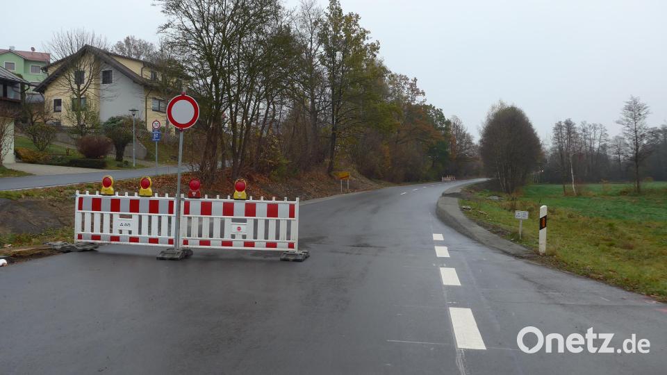 Die Staatsstraße 2167 bei Großkonreuth Richtung Mähring wird am Freitag, 15. November, wieder für den Verkehr freigegeben. Bild: tss