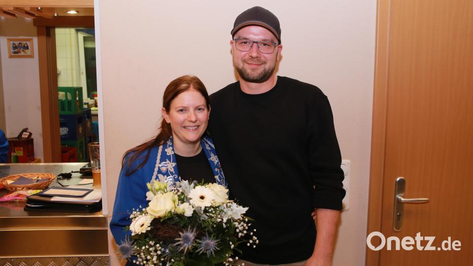 Nina I. und Dominik I. sind das Prinzenpaar 2024/25 der Narrhalla Haselmühl-Amberg-Kümmersbruck. Bild: egl