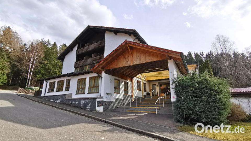 Die Regierung der Oberpfalz hat das ehemaligen Hotel "Drechselberg" am Ortsrand von Schönsee als Flüchtlingsunterkunft für 75 Personen angemietet. Archivbild: Portner