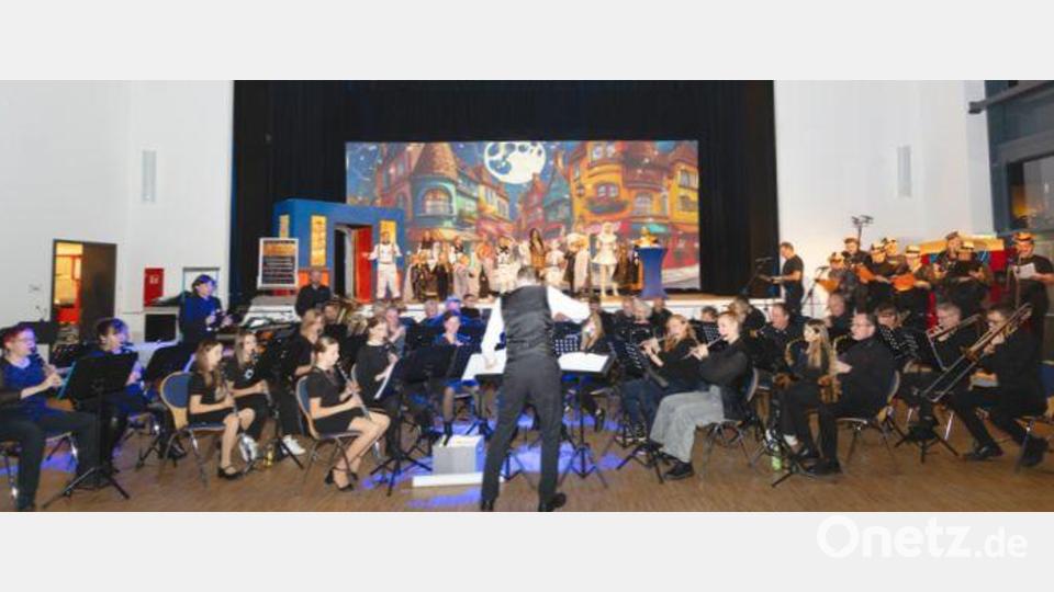 Das Finale des Musiktheaters in Erbendorf. Bild: Jakob Czepa/exb