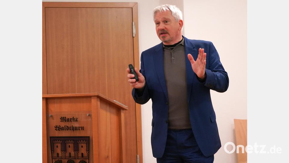 Der ehrenamtliche Geschäftsführer des Waldthurner Marktladens, Michael Steiner aus Lennesrieth Bild: fvo