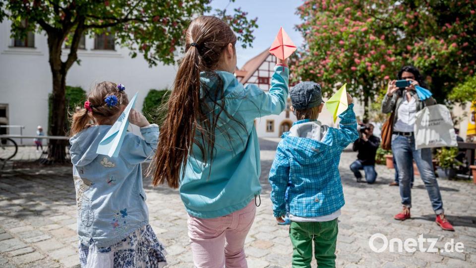 Im &quot;Fliegenden Klassenzimmer&quot; können Kinder ihre Kreativität zum Thema Luft freien Lauf lassen. Bild: Marcus Rebmann