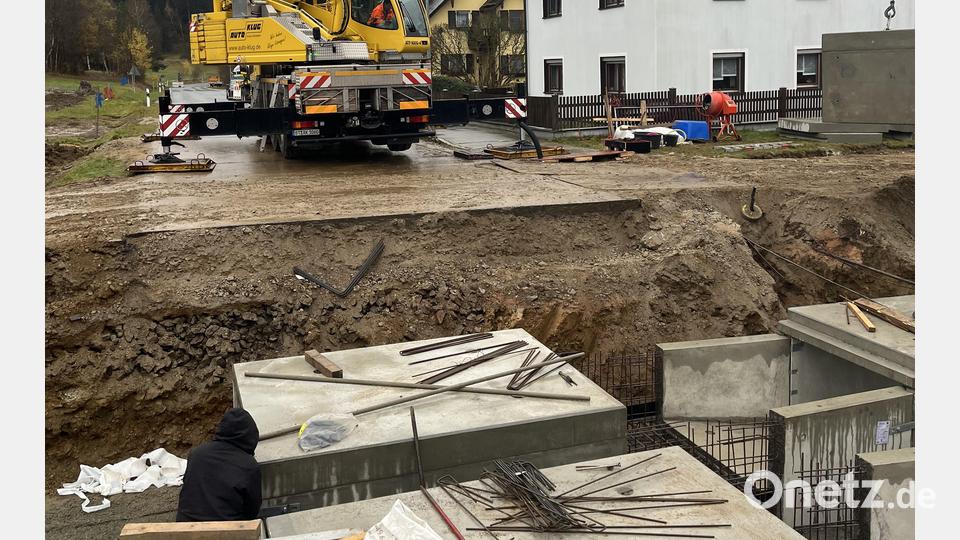 Die Sperrung der Neusorger Straße in Ebnath verlängert sich um zwei Wochen. Bild: Wolfgang Söllner/exb