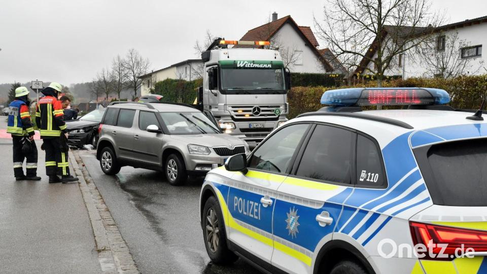Auf der Rosenberger Straße in Poppenricht ereignete sich am Donnerstag, 14. November, ein Verkehrsunfall. Bild: Petra Hartl