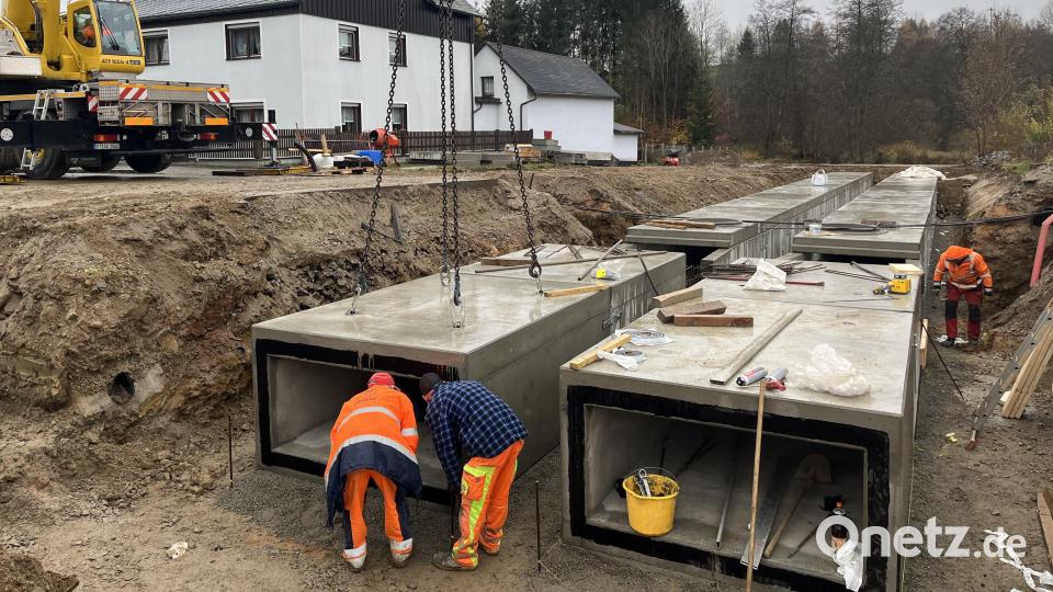 Die Sperrung der Neusorger Straße in Ebnath verlängert sich um zwei Wochen. Bild: Wolfgang Söllner/exb