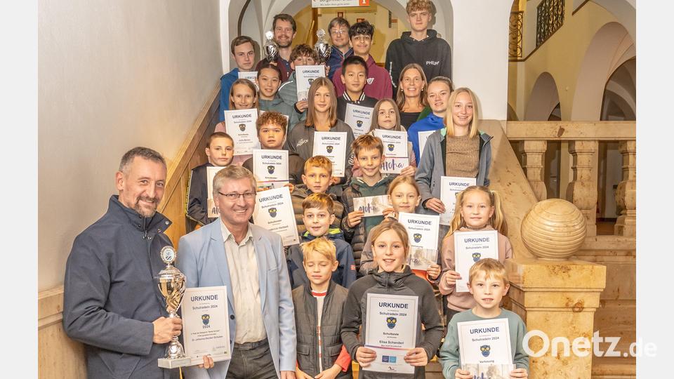 Über ihre Auszeichnungen freuten sich die besten Schülerteams. Bild: Michael Golinski
