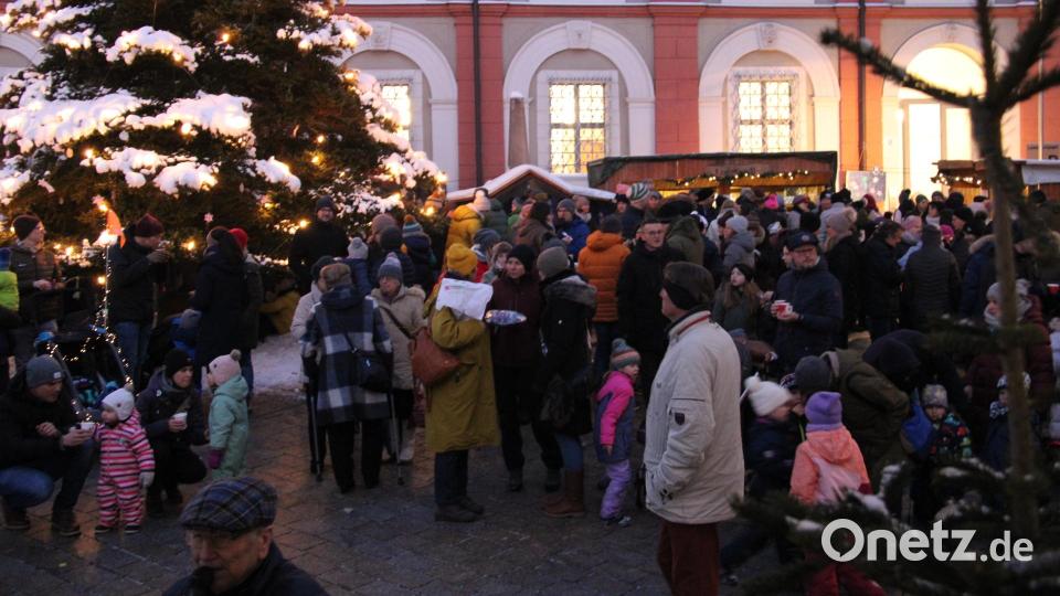 Eine Vielzahl an Veranstaltungen gibt es auch heuer wieder in der Kreisstadt. Der Weihnachtsmarkt der Musikschule lockt seit vielen Jahren Scharen an Besuchern an. Bild: prh