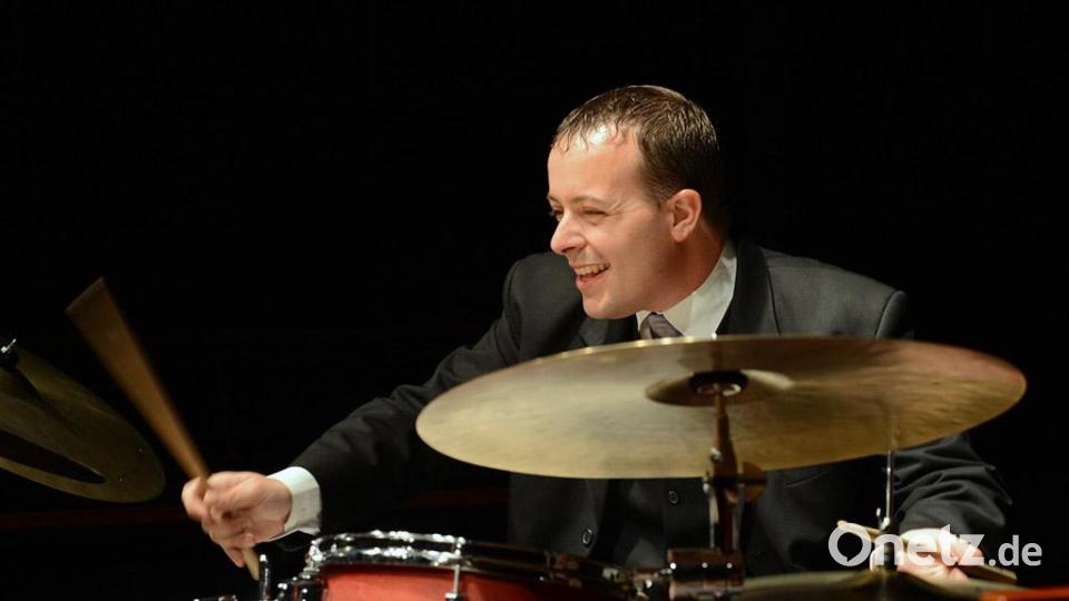Schlagzeuger Bernd Reiter kommt mit seiner Band &quot;Thad Jones@100&quot; zum Jazz-Herbst nach Weiden. Bild: Gerhard Richter/exb