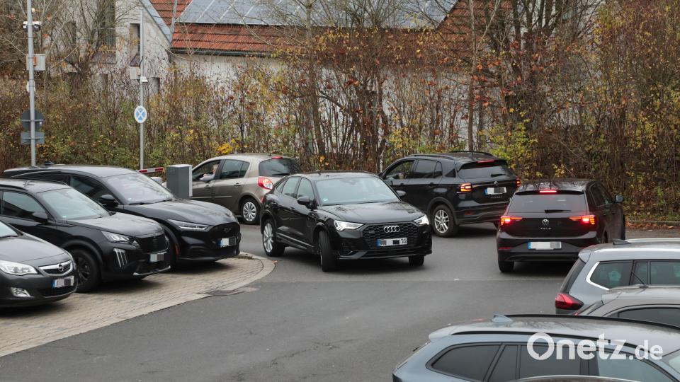 Eine typische Szene an der Ein- und Ausfahrt zum Parkdeck: Hier geht es zu wie im Taubenschlag. Bild: Wolfgang Steinbacher